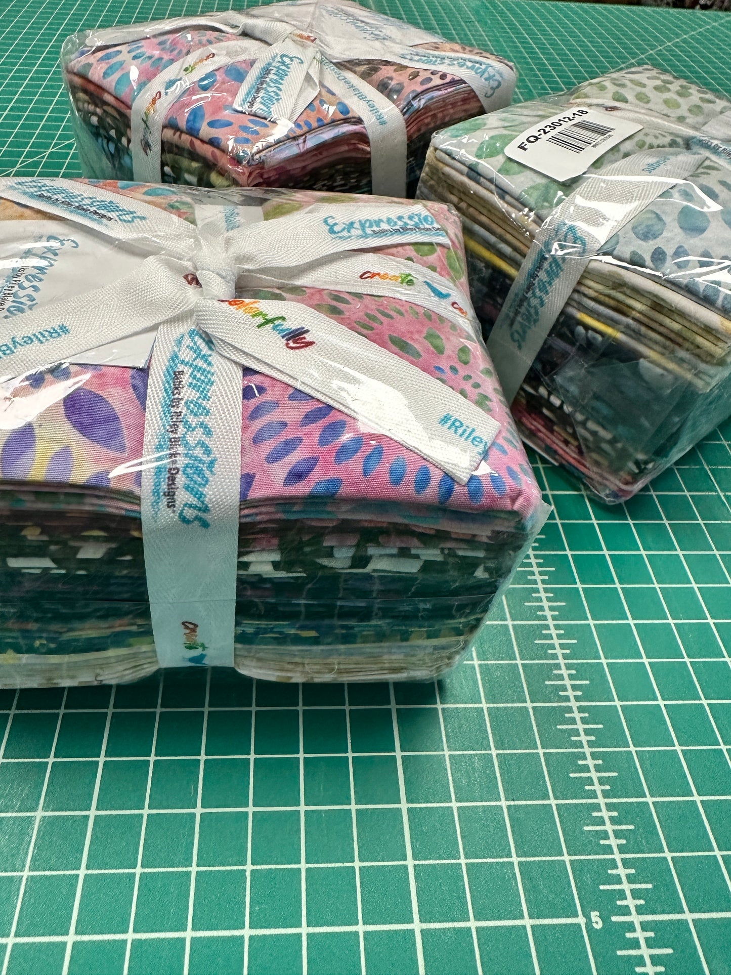 Dahlias Batiks Dahlias Fat Quarter Bundle of 18 FQ-23012-18 Bundle