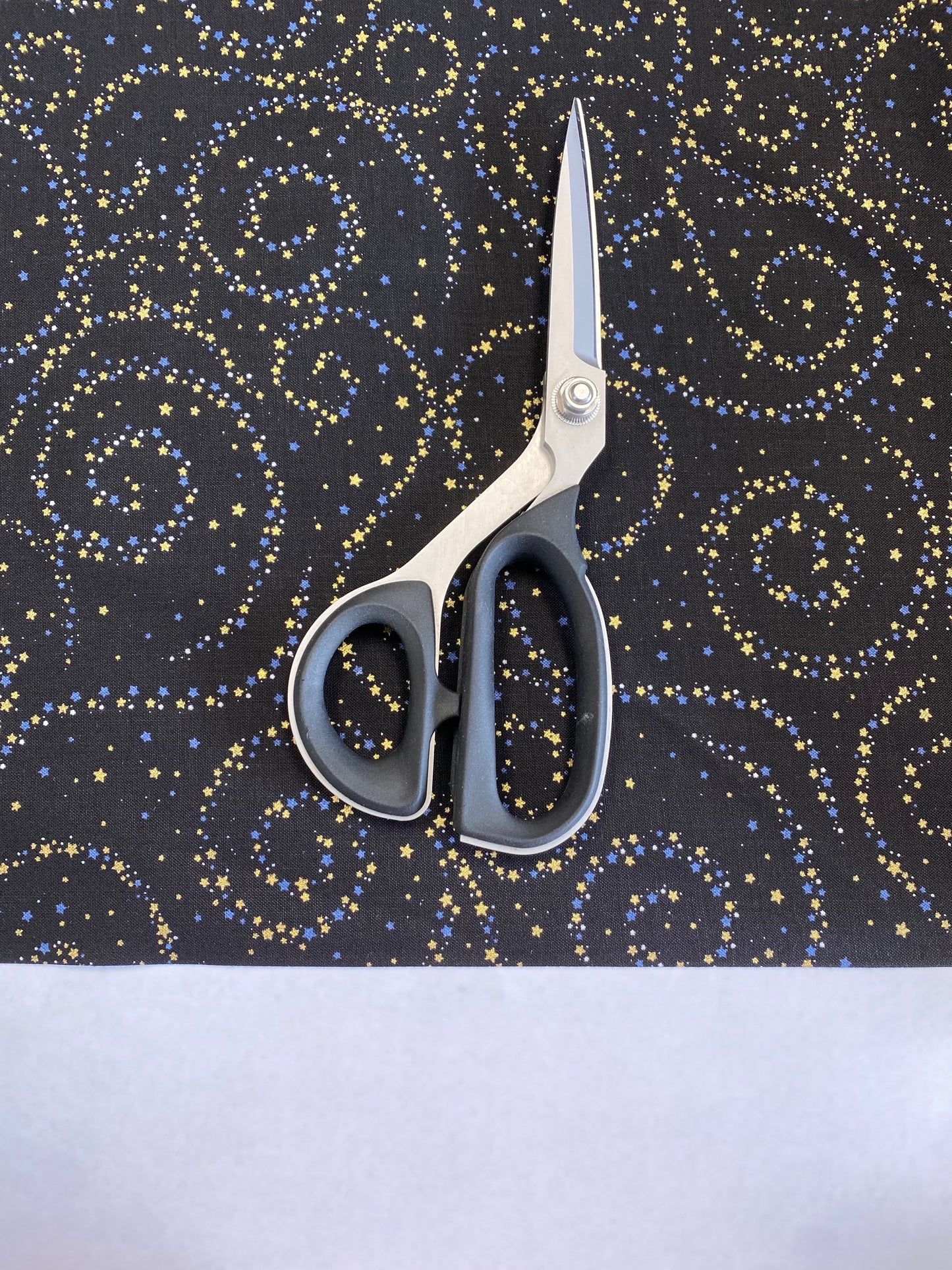 Esperanza Swirly Stars CM5526-BLACK Cotton Woven Fabric