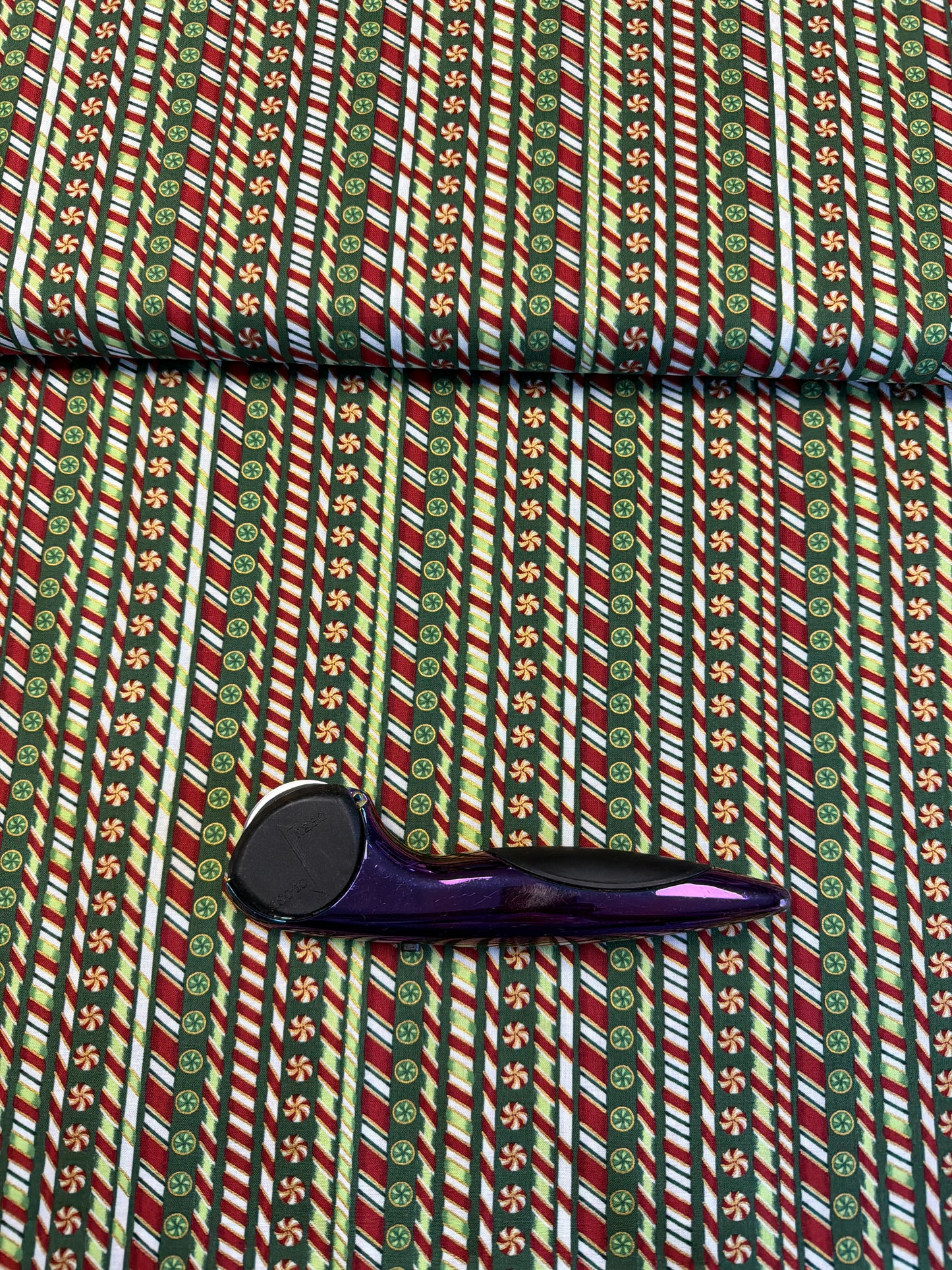 Santa's Sweets Candy Cane Stripe S7721 60 G Hunter