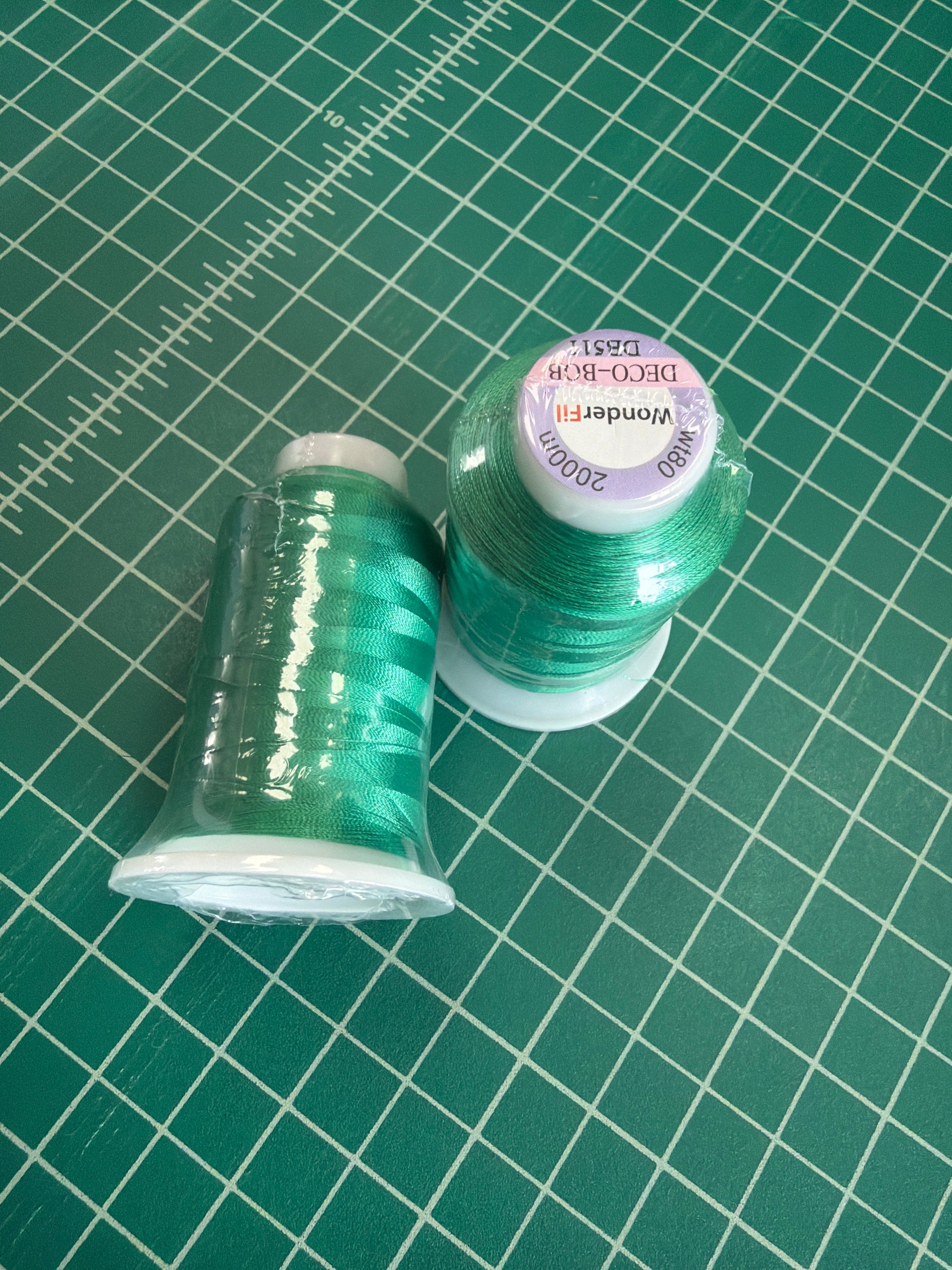 Deco-Bob 2000m Emerald Green Thread WFDB-511 – The Fabric Candy Shoppe