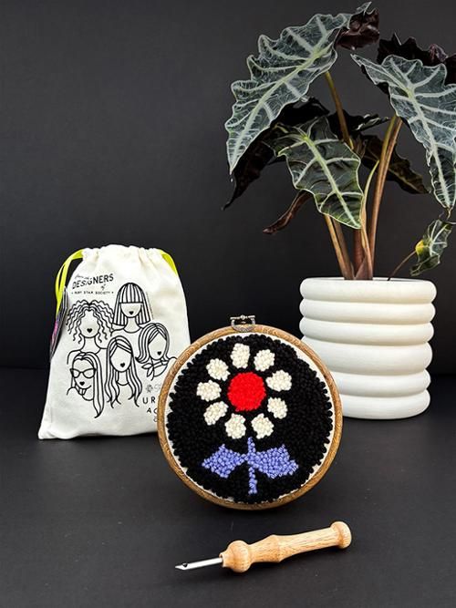 Preorder March 2026: Punch Needle Daisy Kit UA1035 BOX by Alexia Marcelle Abegg of RSS