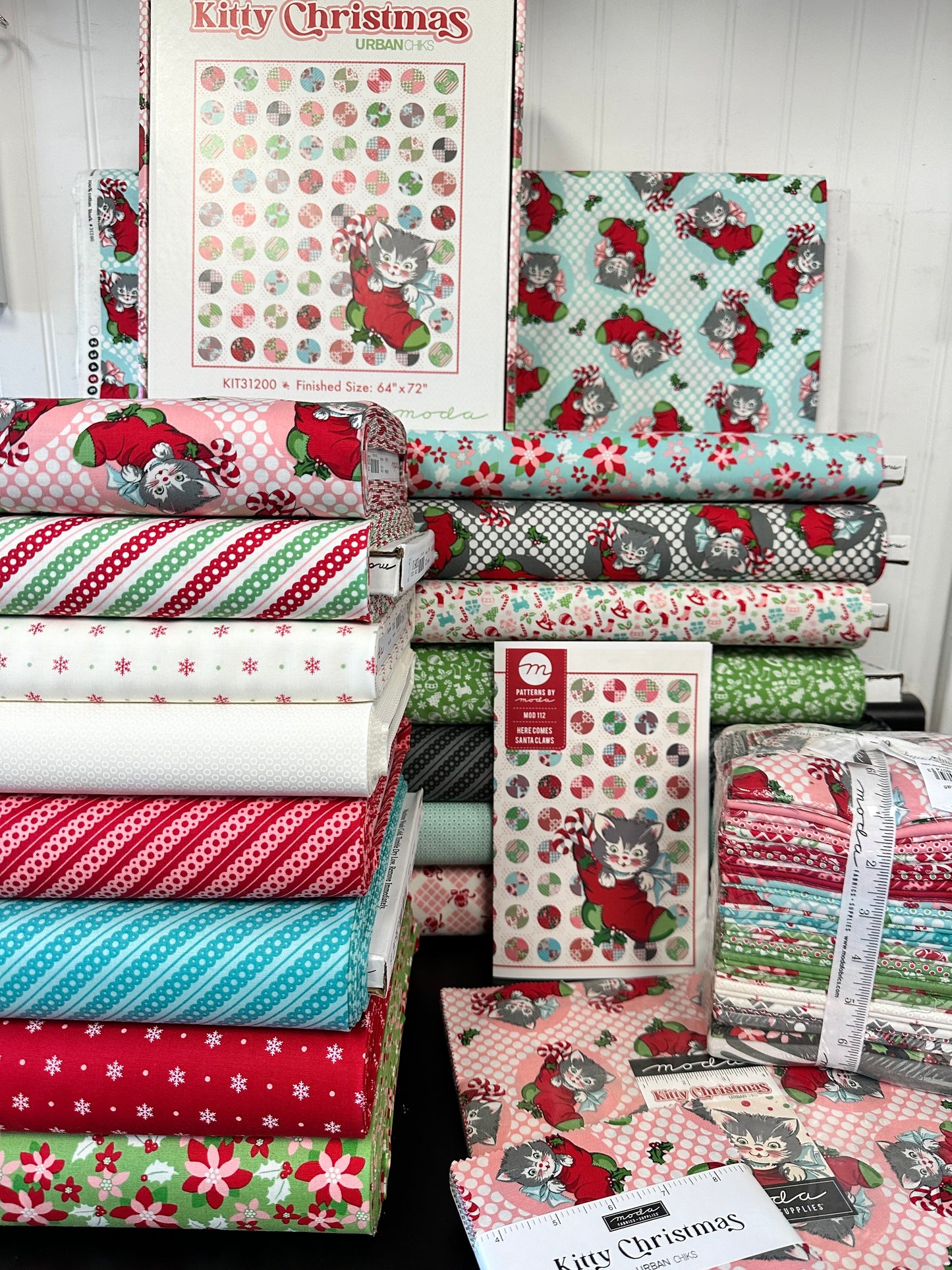 Kitty Christmas by Urban Chiks Fat Quarter Bundle of 30 Prints + 1 Panel   31200AB Bundle