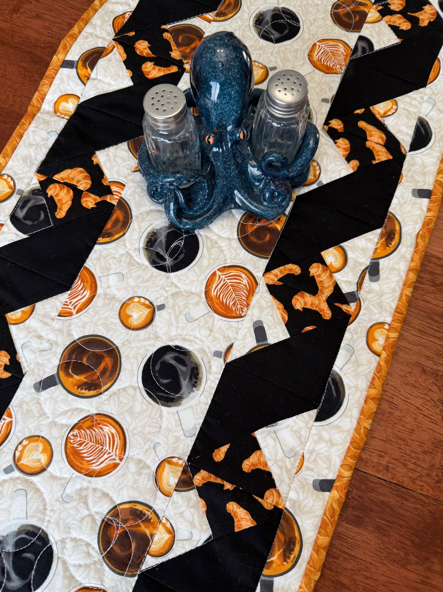 Twister Table Runner Complete Kit featuring Coffee Shop