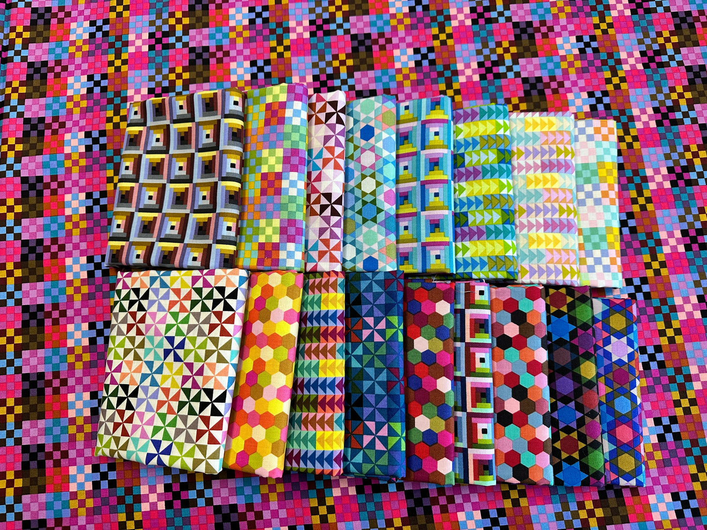 Piecework by Anna Maria Textiles Fat Quarter Bundle of 18 Prints   FQPIECE18-10 Bundle