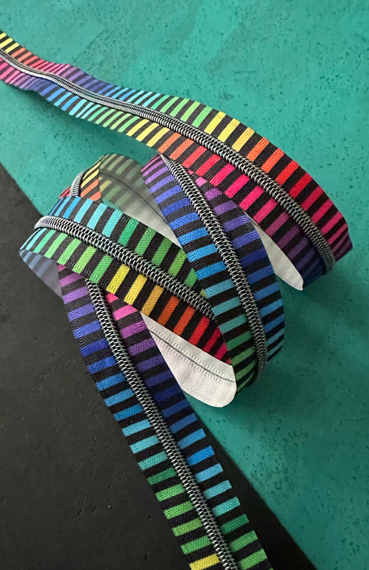 Wide Rainbow Stripe Zipper Tape With Iridescent Teeth SASSKIT-17U