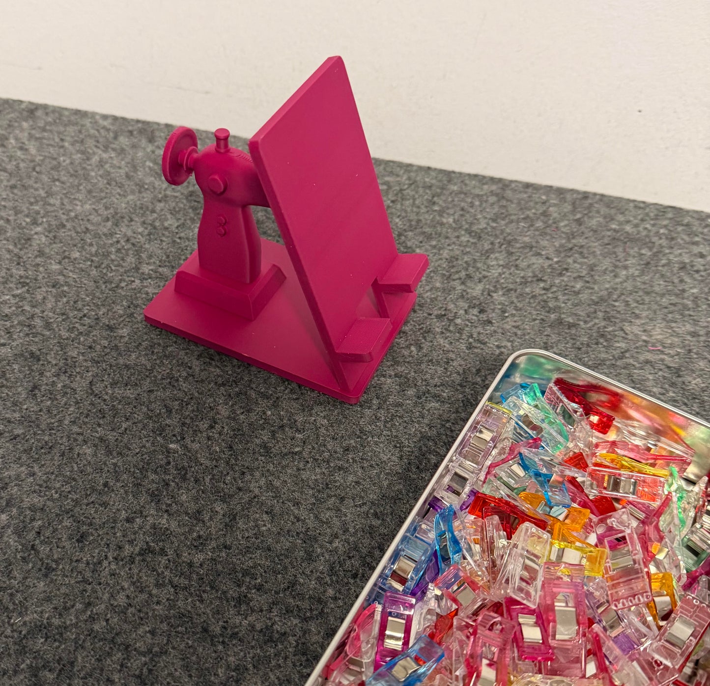Sewing Machine Phone Stand Magenta Pink BASPS-MAG