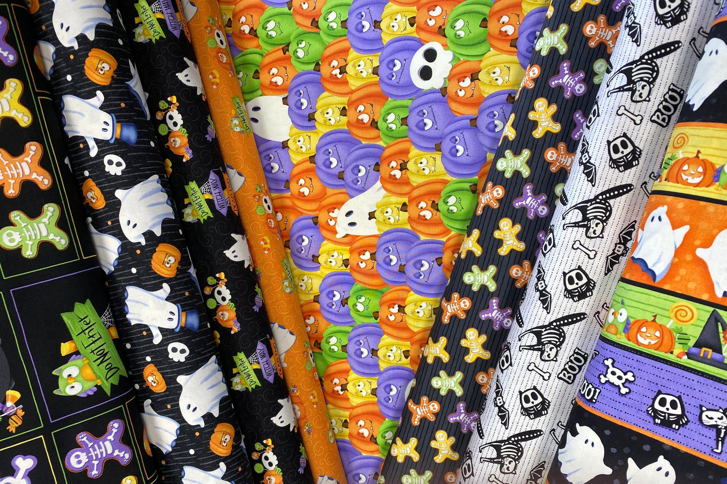 Glow Ghosts by Shelly Comiskey Tossed Ghosts Black 9605G-99 Glow in the Dark Cotton Woven Fabric