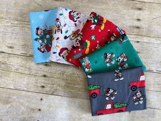 Licensed Disney Mickey & Friends Christmas For Me Red 70103D650715 Cotton Woven Fabric